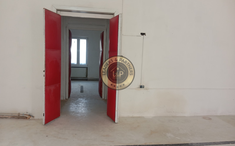 Lukratívna budova s  pozemkom v centre na PREDAJ!!!