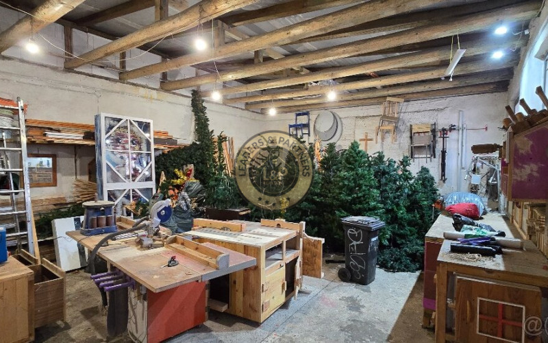 Lukratívna budova s  pozemkom v centre na PREDAJ!!!