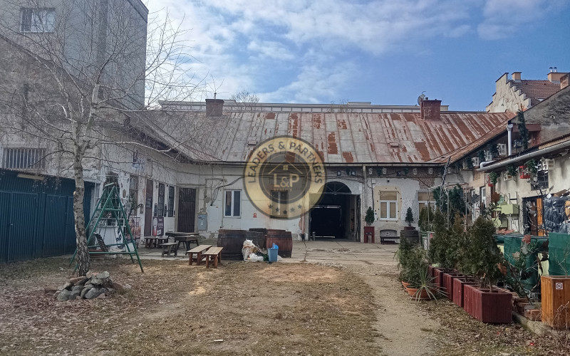 Lukratívna budova s  pozemkom v centre na PREDAJ!!!