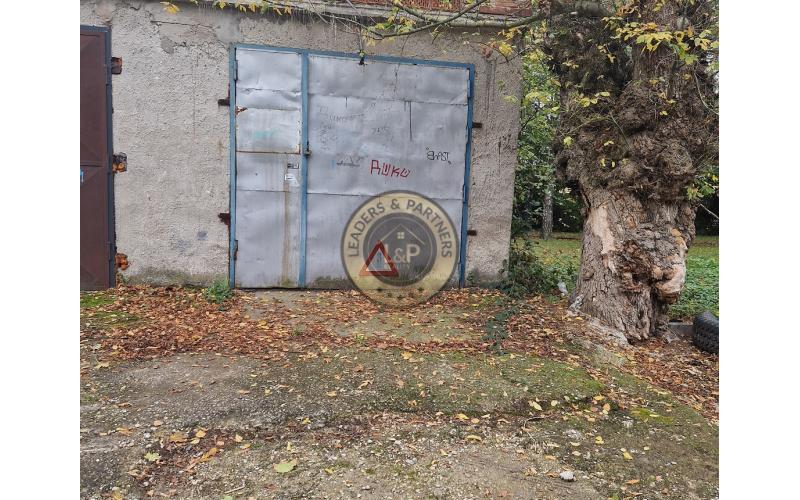 Ponúkame na predaj 4 garáže na staničnej ulici v Trnave