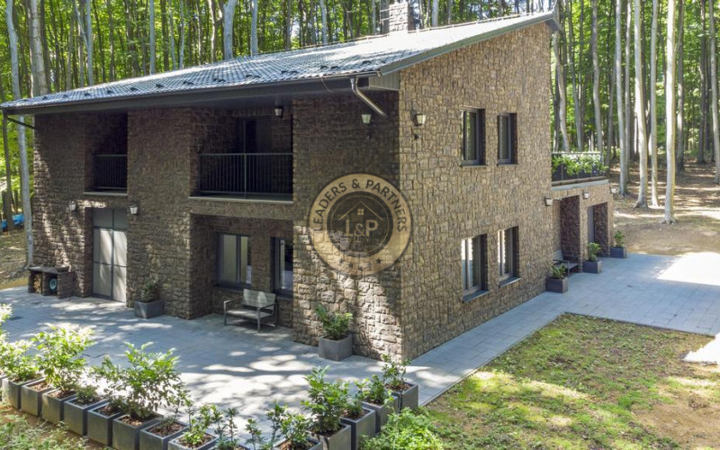 Na predaj luxusná vila  rekreačnej oblasti Modra  Piesok