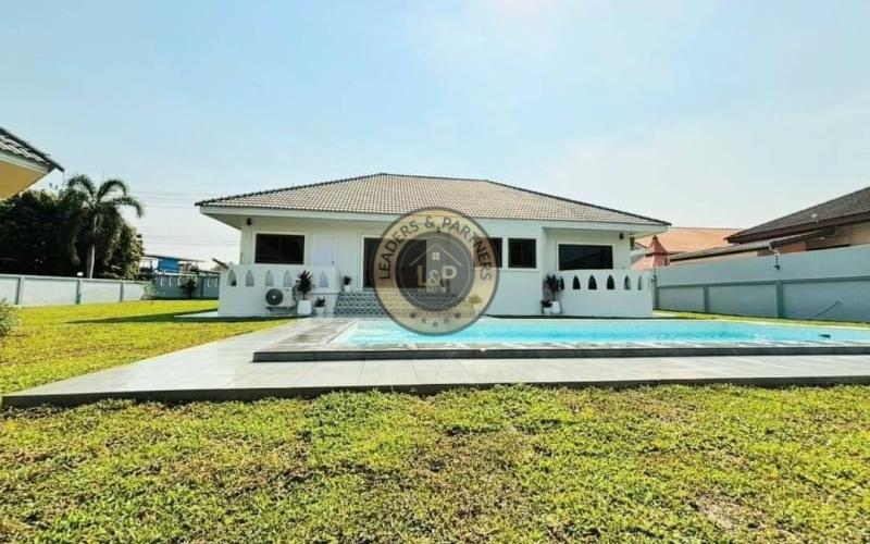 Bungalov v Thajsku s bazénom-Pattaya -Bangsaray