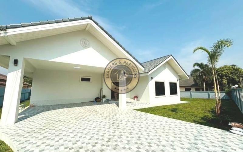 Bungalov v Thajsku s bazénom-Pattaya -Bangsaray