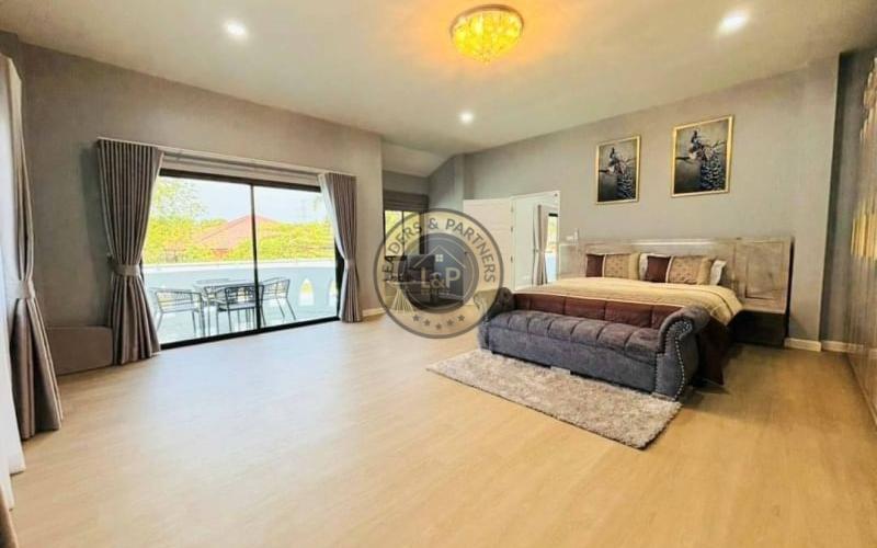 Bungalov v Thajsku s bazénom-Pattaya -Bangsaray