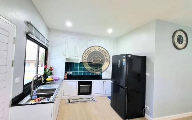 Bungalov v Thajsku s bazénom-Pattaya -Bangsaray