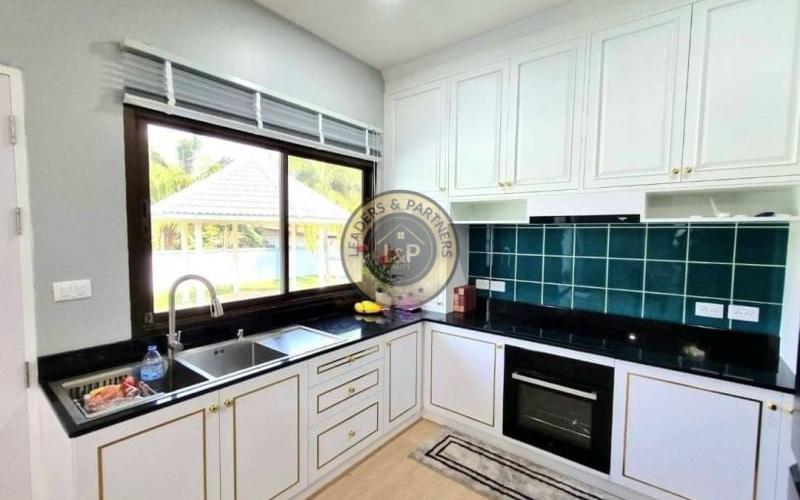 Bungalov v Thajsku s bazénom-Pattaya -Bangsaray