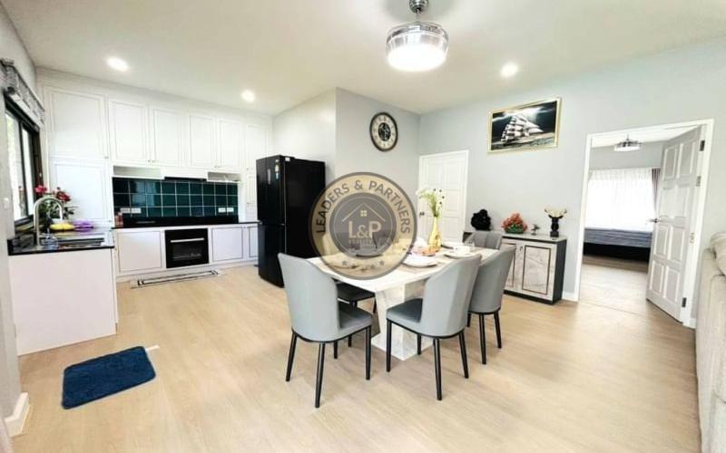 Bungalov v Thajsku s bazénom-Pattaya -Bangsaray