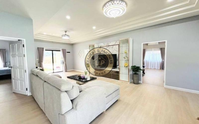 Bungalov v Thajsku s bazénom-Pattaya -Bangsaray