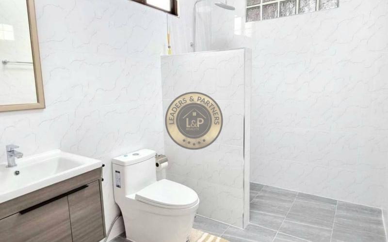 Bungalov v Thajsku s bazénom-Pattaya -Bangsaray