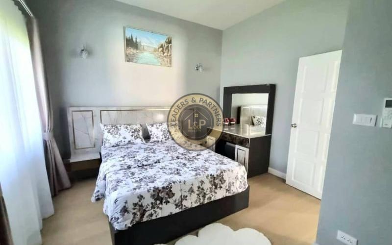 Bungalov v Thajsku s bazénom-Pattaya -Bangsaray