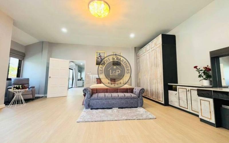 Bungalov v Thajsku s bazénom-Pattaya -Bangsaray