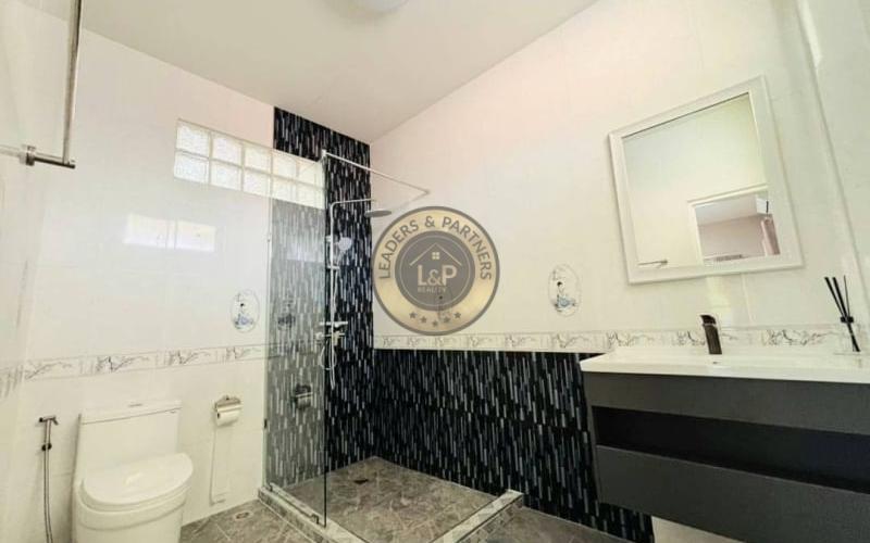 Bungalov v Thajsku s bazénom-Pattaya -Bangsaray