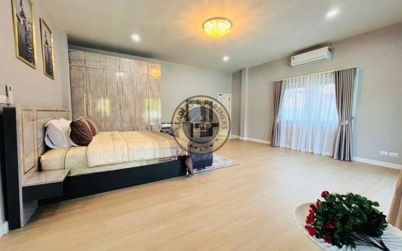 Bungalov v Thajsku s bazénom-Pattaya -Bangsaray