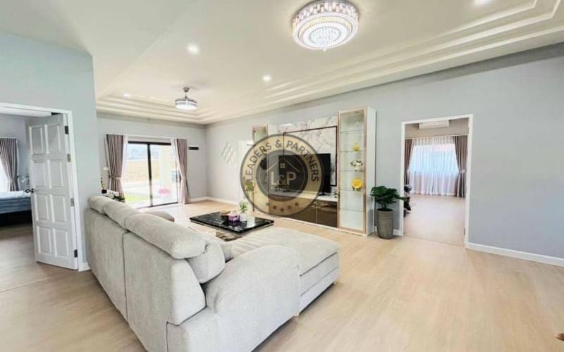 Bungalov v Thajsku s bazénom-Pattaya -Bangsaray