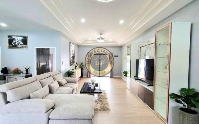 Bungalov v Thajsku s bazénom-Pattaya -Bangsaray