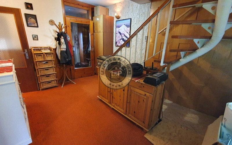 PREDAJ: 2 poschodový rodinný dom s garážou Poprad - Veľká