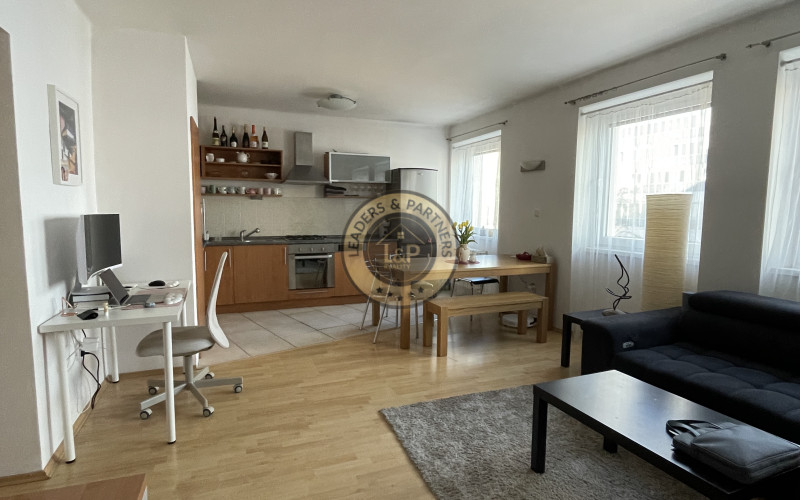 Svetlý 2-izbový byt v centre | Staré Mesto – Hollého ulica