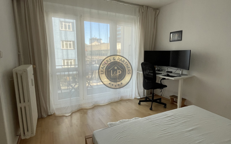 Svetlý 2-izbový byt v centre | Staré Mesto – Hollého ulica