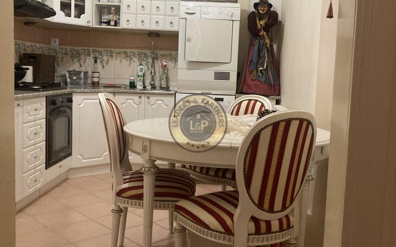 Na PREDAJ priestranný staromestský 3izb byt zo záhradou a dvorom