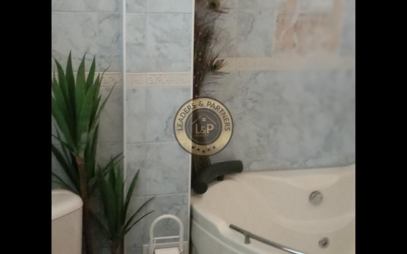 Na PREDAJ priestranný staromestský 3izb byt zo záhradou a dvorom