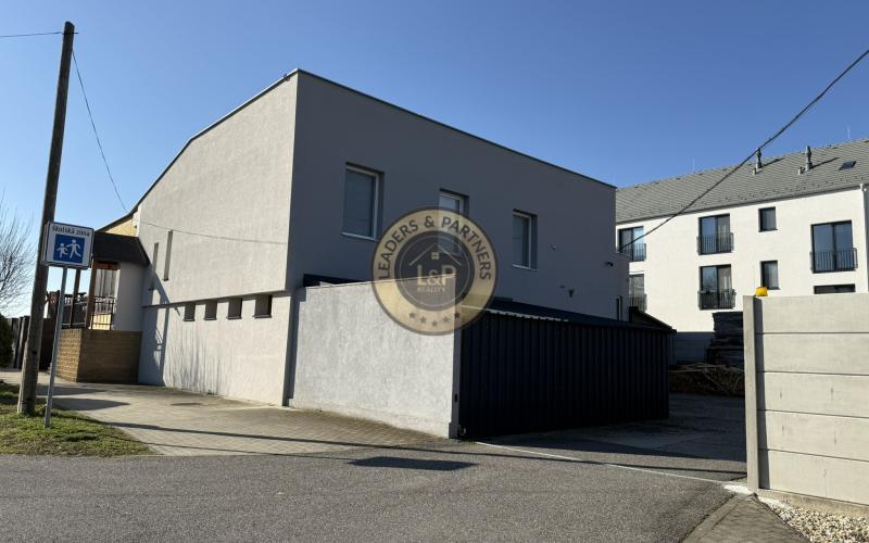 Na predaj zabehnutá reštaurácia v obci Šintava pri Seredi.