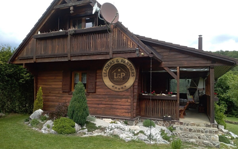 Na predaj - ZRUBOVÁ REKREAČNÁ CHATA v Regetovke