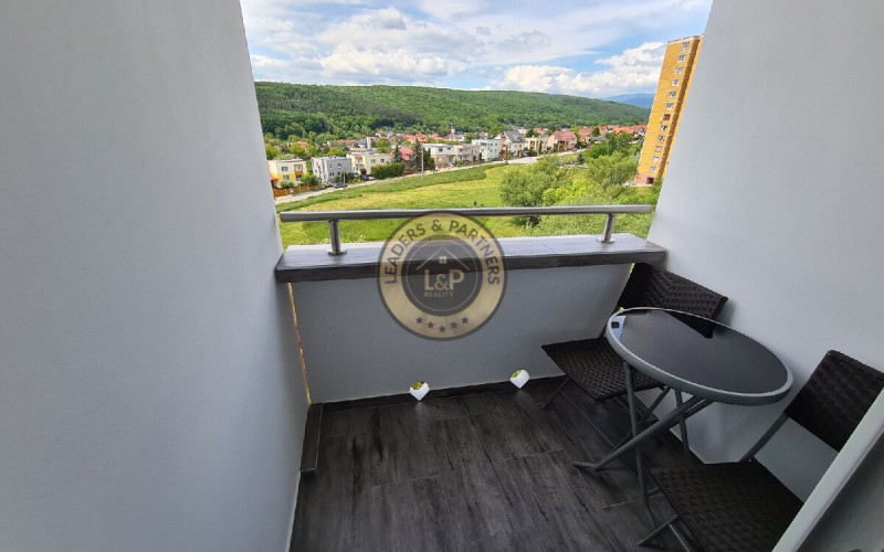 PRENÁJOM 3 izb., KVP, kompletná rekonštrukcia, les