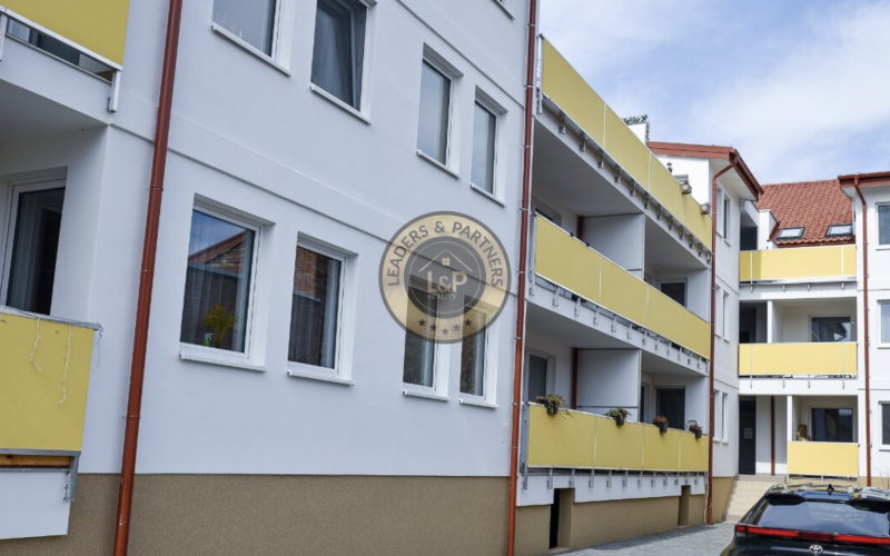 PREDAJ - priestranný 2-izbový BYT - prevedenie ŠTANDART