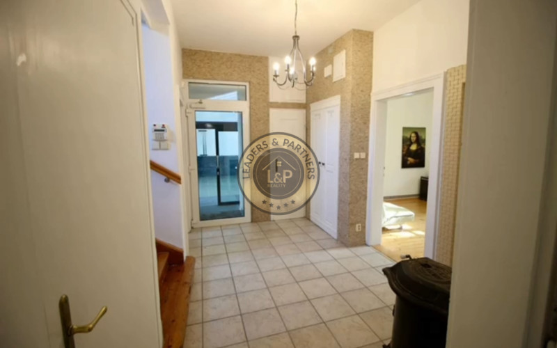 Prenájom 8i dom,Nové Mesto,sauna,zimná záhrada,6xparking