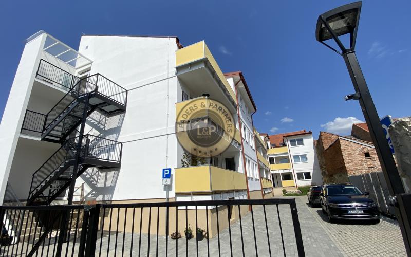 PREDAJ - priestranný 2-izbový BYT - prevedenie ŠTANDART