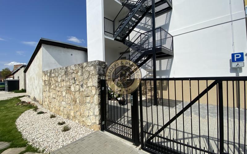 NA PREDAJ-3-izbový HOLOBYT na kľúč-príležitosť pre Airbnb