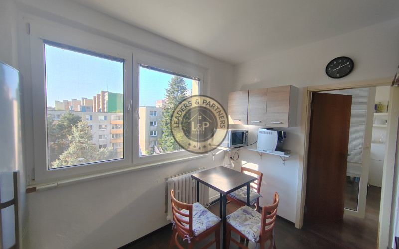 3 izbový byt v Bratislave-Dúbravka-Sekurisova ul., loggia