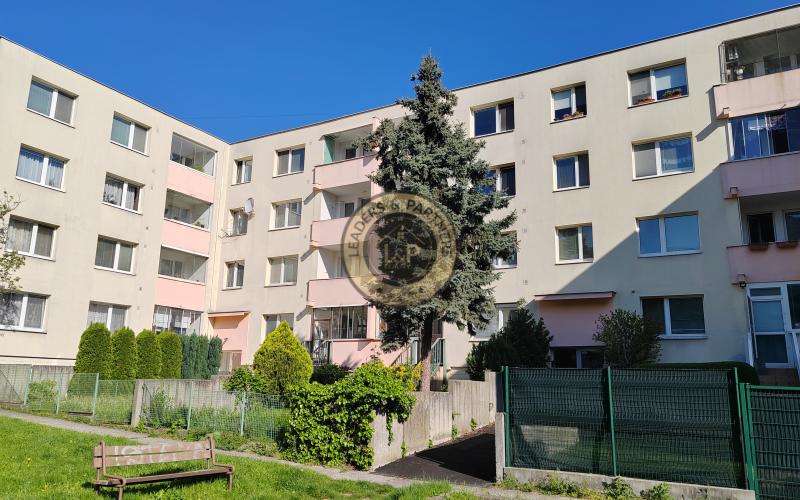 3 izbový byt v Bratislave-Dúbravka-Sekurisova ul., loggia