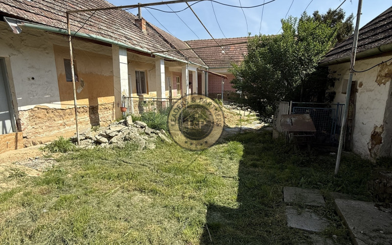 Na predaj starší rodinný dom v obci Tepličky  okr. Hlohovec