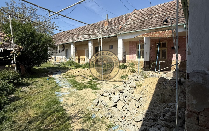 Na predaj starší rodinný dom v obci Tepličky  okr. Hlohovec