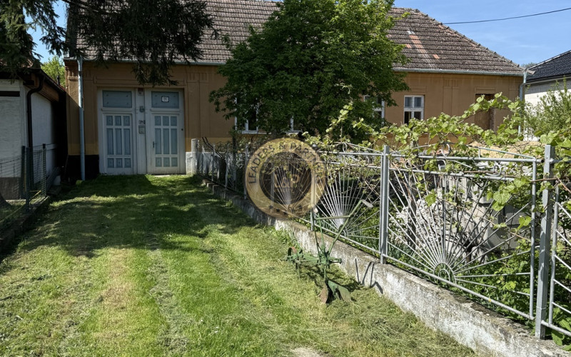 Na predaj starší rodinný dom v obci Tepličky  okr. Hlohovec