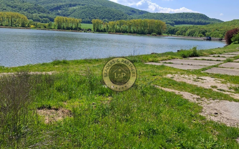 Na predaj chatka s pozemkom pri priehrade v obci Buková