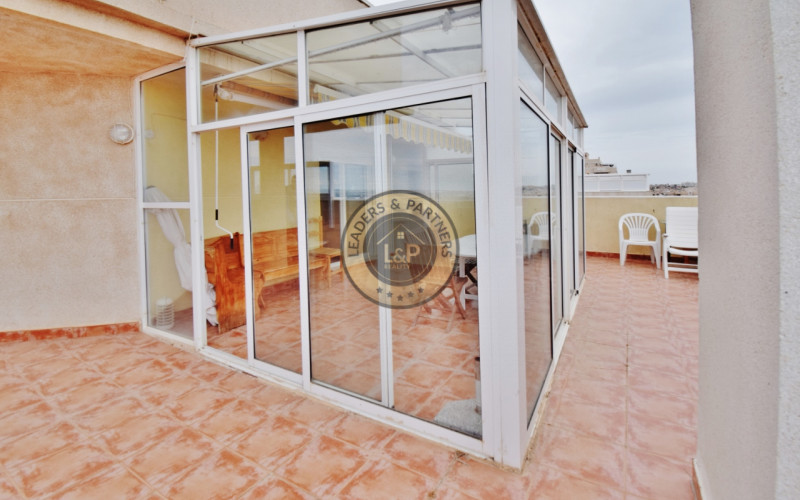 Apartmán 4+kk s bazénom a terasou Torrevieja-Španielsko