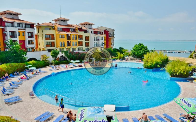 Štúdio 1+kk s balkónom a bazénom Aheloy-Bulharsko