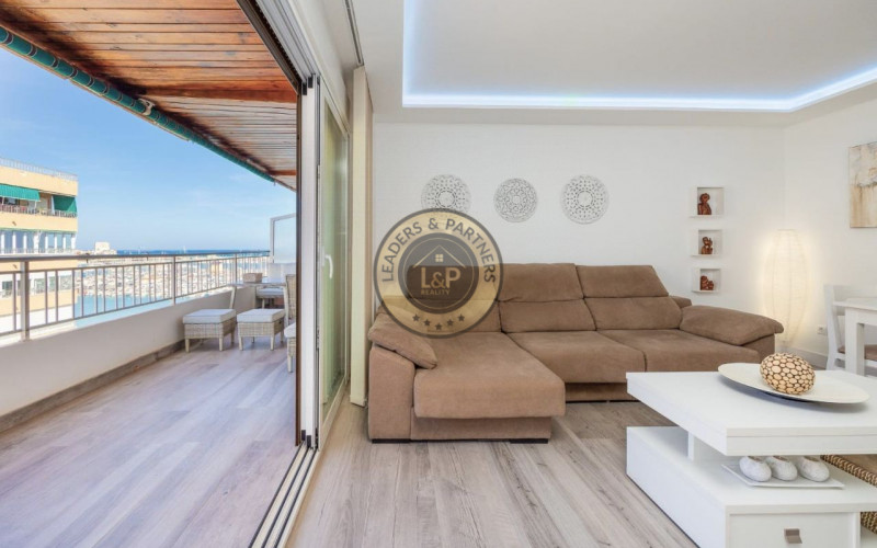 Lukratívny apartmán 4+1 s balkónom Torrevieja-Španielsko