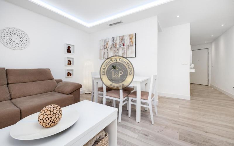 Lukratívny apartmán 4+1 s balkónom Torrevieja-Španielsko