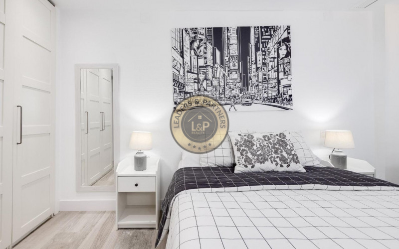 Lukratívny apartmán 4+1 s balkónom Torrevieja-Španielsko