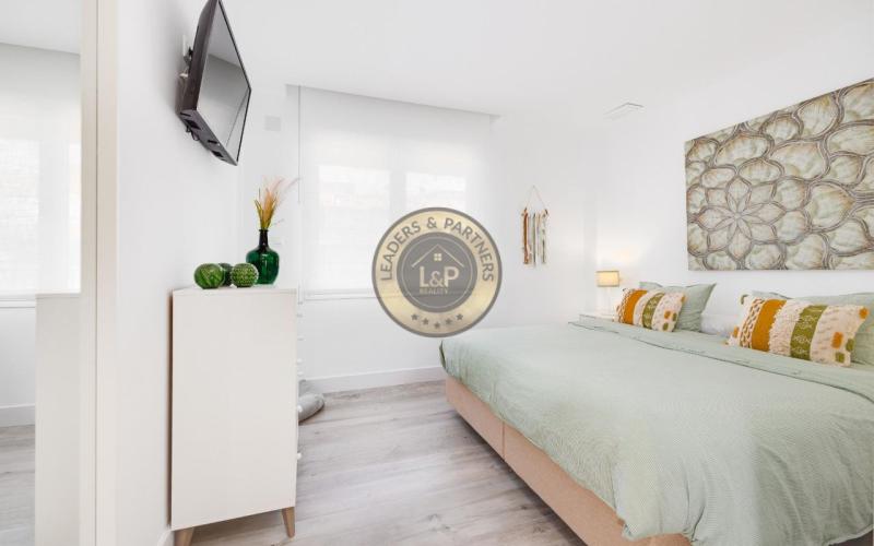 Lukratívny apartmán 4+1 s balkónom Torrevieja-Španielsko