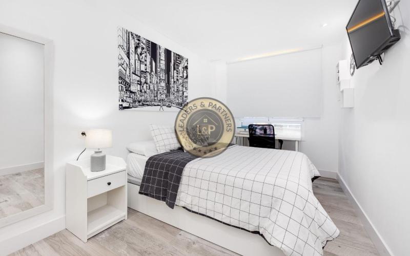 Lukratívny apartmán 4+1 s balkónom Torrevieja-Španielsko