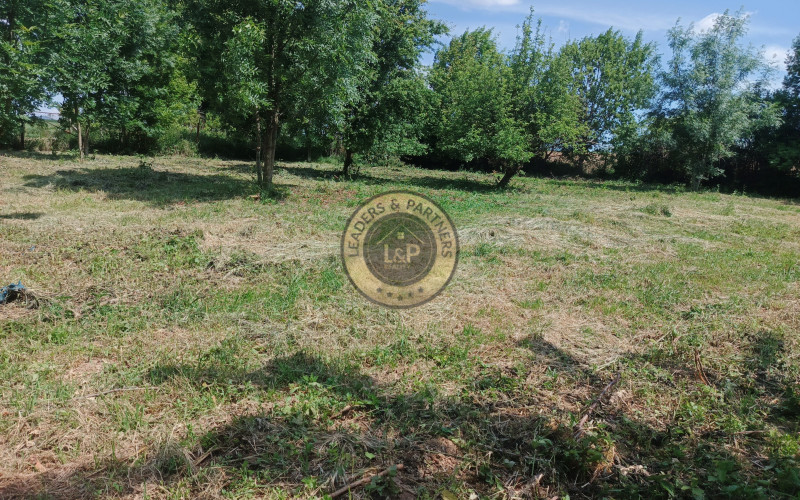 Pozemok na výstavbu RD v obci Čeľadice 3486m2