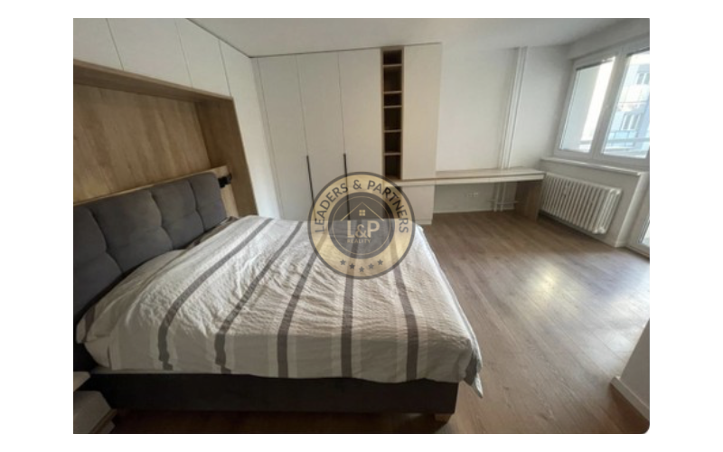 Veľkometrážny 2-izb. byt na PREDAJ - STARÉ MESTO