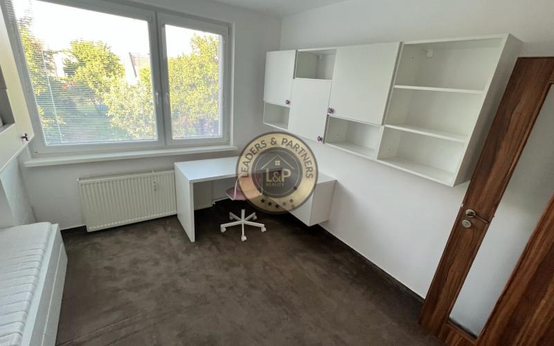 Na prenájom priestranný 3-izbový byt, 67 m² s balkónom