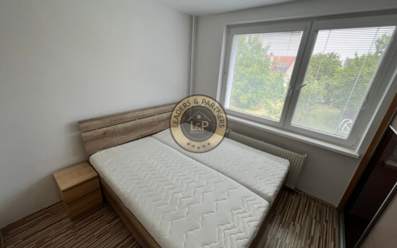 Na prenájom priestranný 3-izbový byt, 67 m² s balkónom