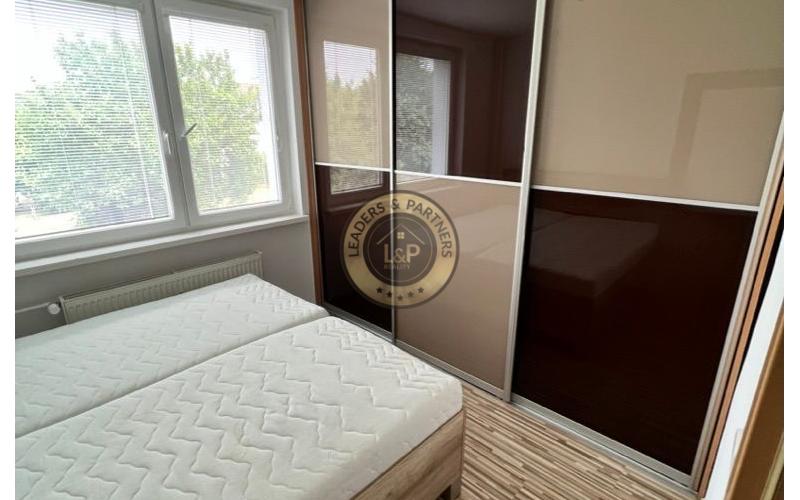 Na prenájom priestranný 3-izbový byt, 67 m² s balkónom