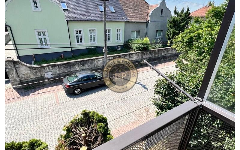 Na prenájom priestranný 3-izbový byt, 67 m² s balkónom